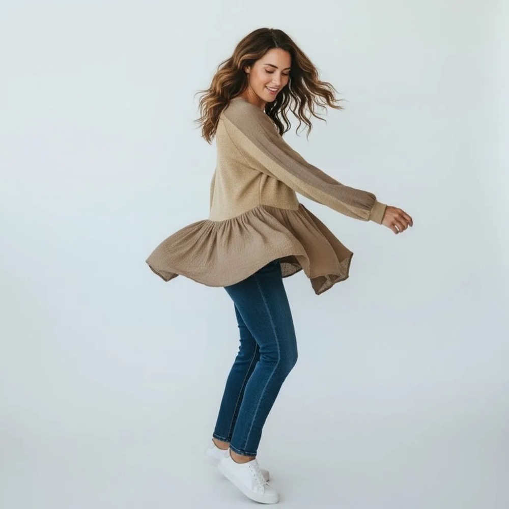 Sz L Umgee NWOT Tan Baby Doll Mixed Media Crewneck